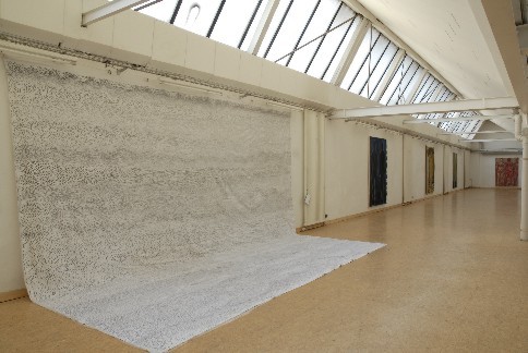 Tsunami Gedenktuch - Baumwollstoff, Permanentmarker, 200 000 Strichzeichen - 2005